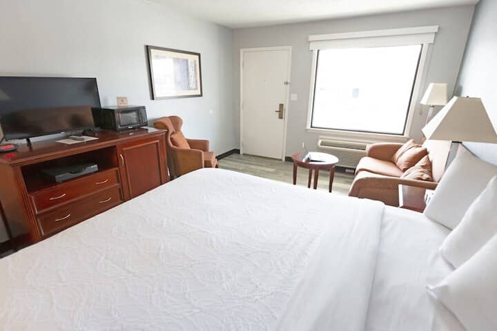 Room 14 of 33