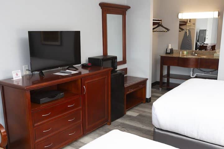 Room 10 of 33