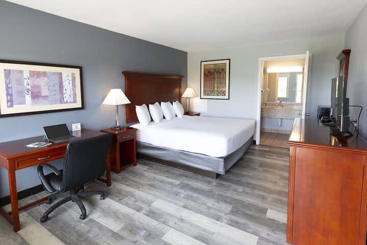 Room 9 of 33